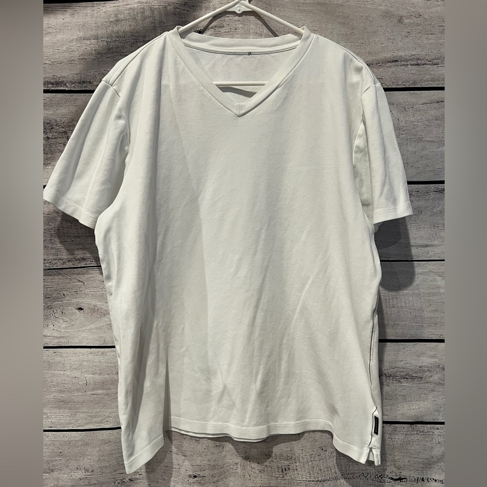Aether White V-Neck Men's Shirt Approx Size XXL No Tags